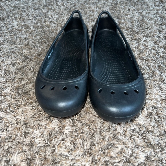Crocs Black Cutout Flats Size 6 - Picture 6 of 7